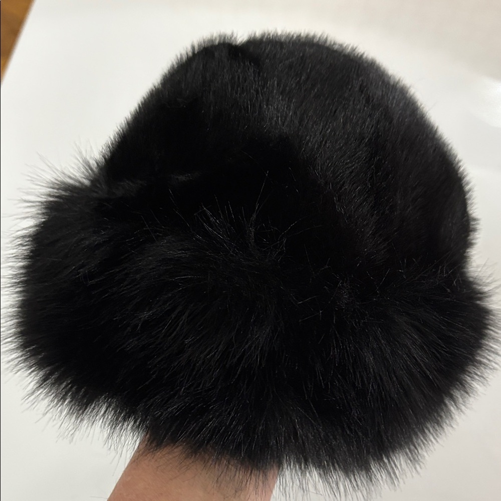 NEW: Women's Luxury Faux Fur Winter Hat, Thick, Fluffy, Warm, Lightweight - Picture 9 of 10